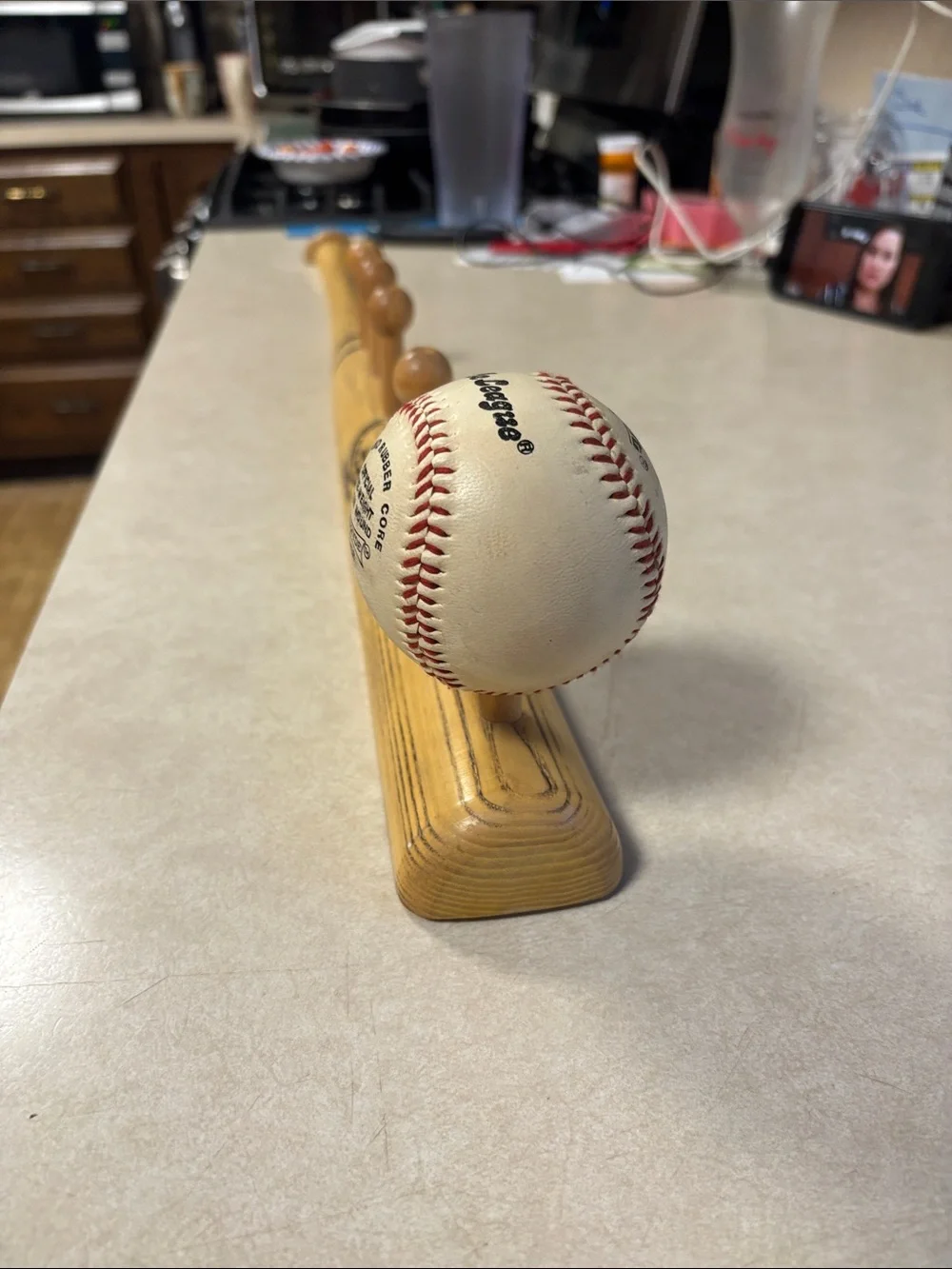 Little League Garvey Style Baseball Bat Wooden Wall-Mounted Coat Rack 4 Pegs